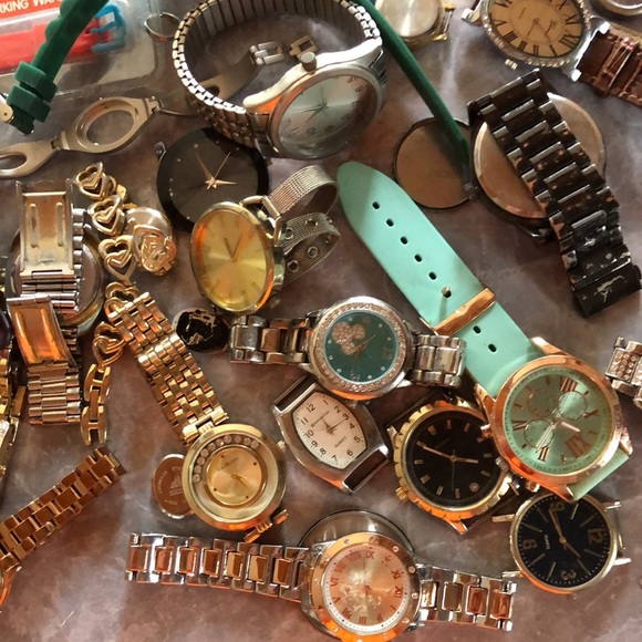 Lot of watches for parts repair or battery replacement or repurpose - Picture 12 of 13